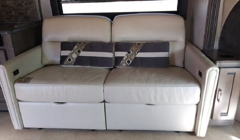 2016 Winnebago Cambria full