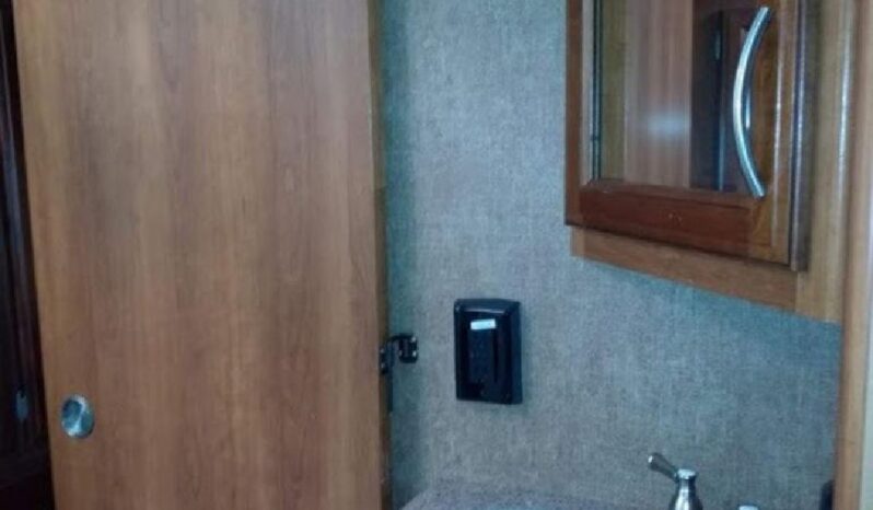 2016 Prime Time Crusader 294RLT full