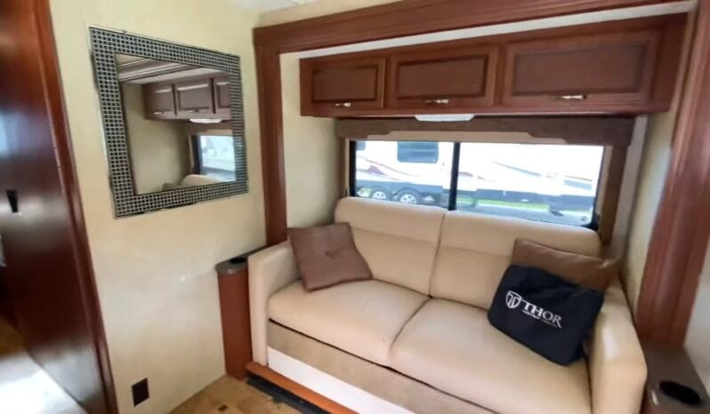 2014 Thor Motor Coach Vegas 24.1 full