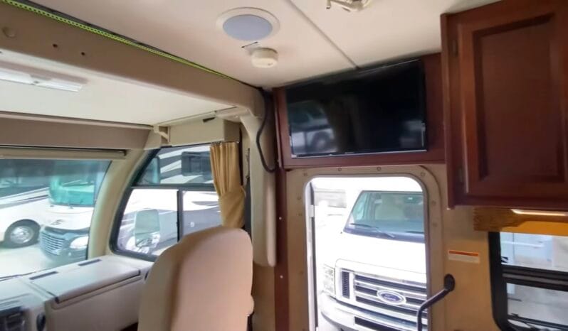 2014 Thor Motor Coach Vegas 24.1 full