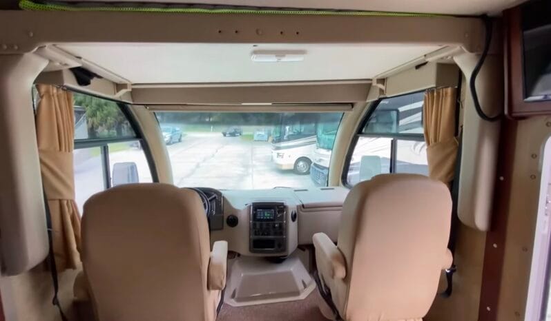 2014 Thor Motor Coach Vegas 24.1 full