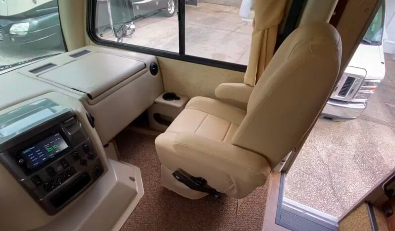 2014 Thor Motor Coach Vegas 24.1 full