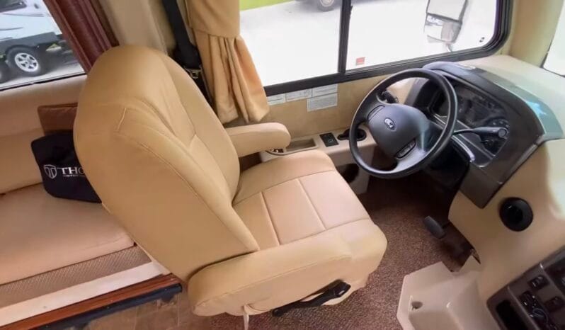 2014 Thor Motor Coach Vegas 24.1 full