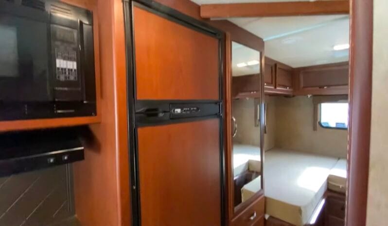 2014 Thor Motor Coach Vegas 24.1 full