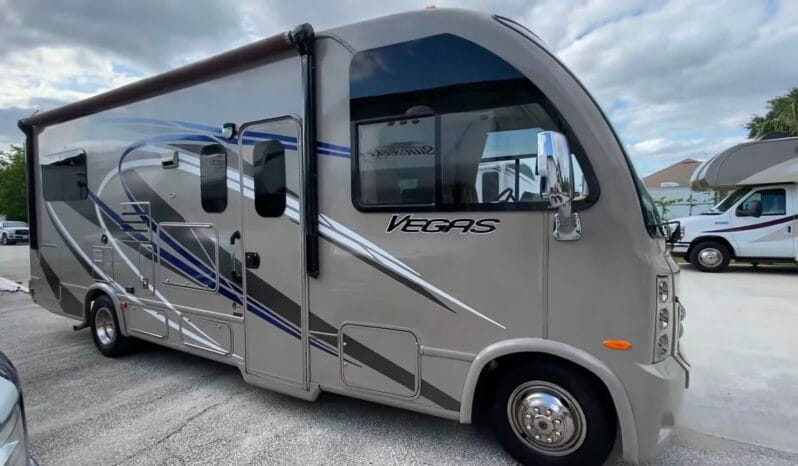 2014 Thor Motor Coach Vegas 24.1 full