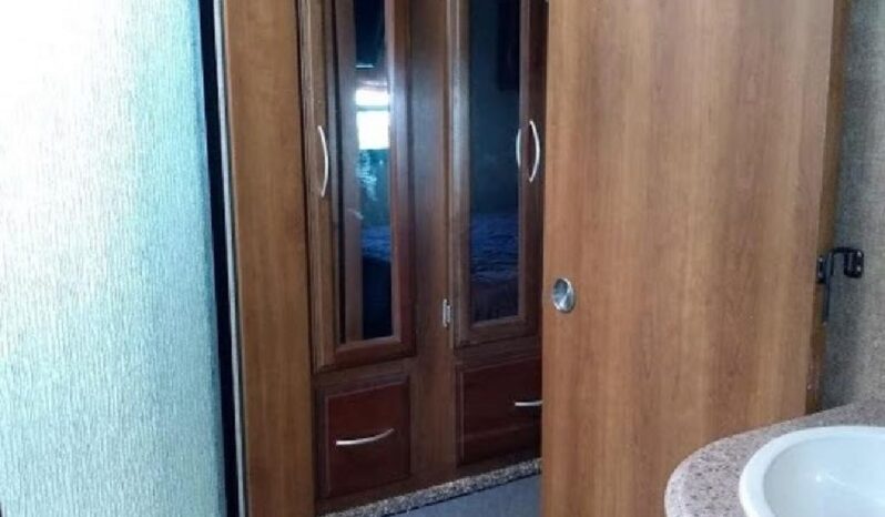 2016 Prime Time Crusader 294RLT full