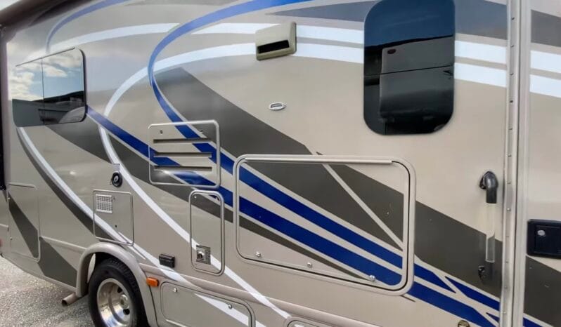 2014 Thor Motor Coach Vegas 24.1 full