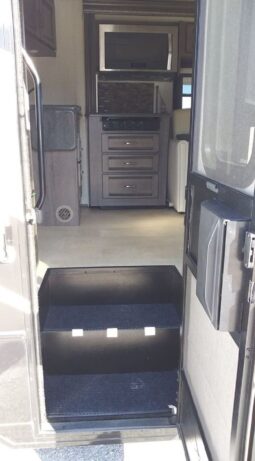 2016 Winnebago Cambria full