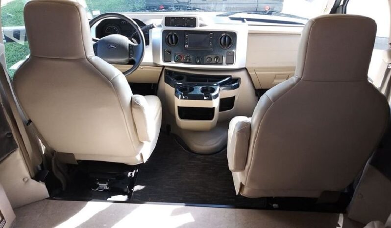 2016 Winnebago Cambria full