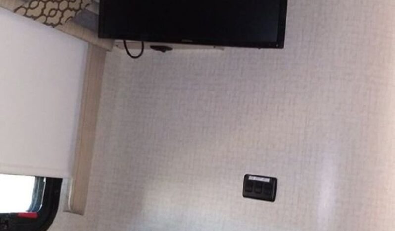 2016 Winnebago Cambria full