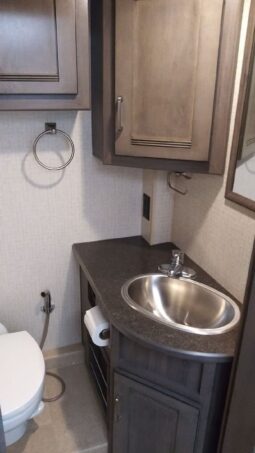 2016 Winnebago Cambria full