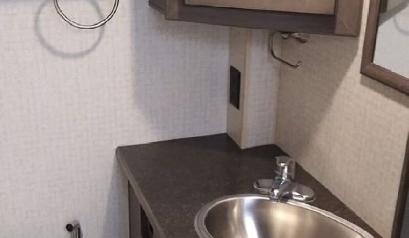 2016 Winnebago Cambria full