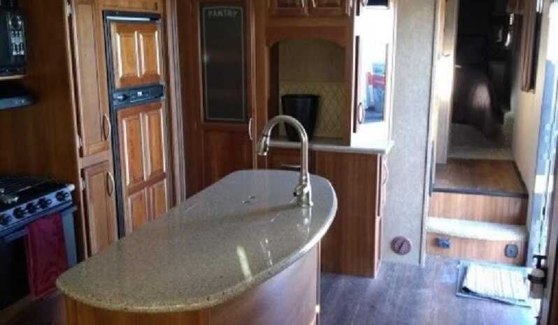 2016 Prime Time Crusader 294RLT full