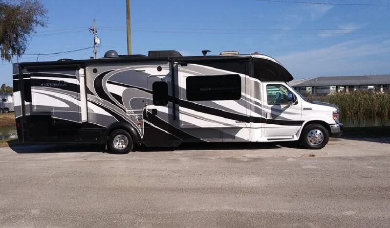 2016 Winnebago Cambria full
