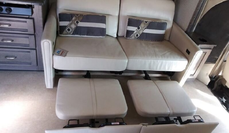 2016 Winnebago Cambria full