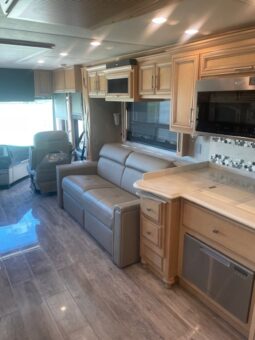 2019 Newmar Ventana 4037 full