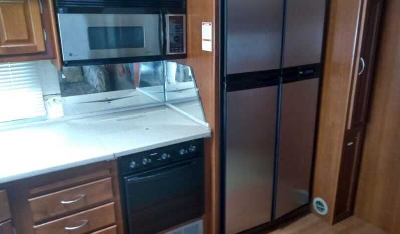 2004 Fleetwood Southwind 37C full