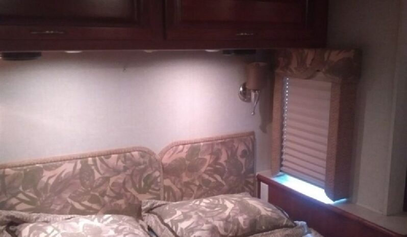 2004 Fleetwood Southwind 37C full