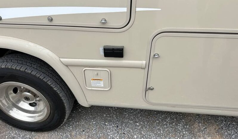 2018 Thor Motor Coach Vegas 25.3 full