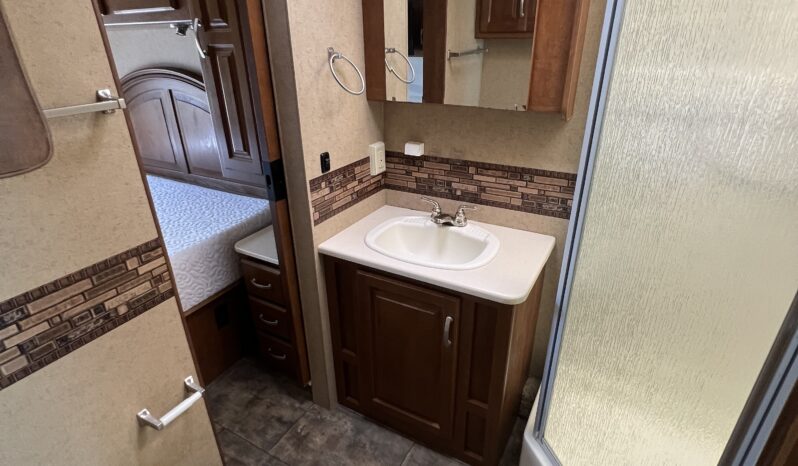 2015 Thor Motor Challenger 37KT full